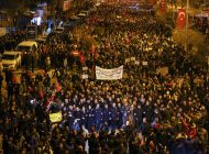 CHP Genel Başkanı Özgür Özel, 6 Şubat depremlerinin üçüncü yılında Adıyaman'da yapılan eyleme katıldı