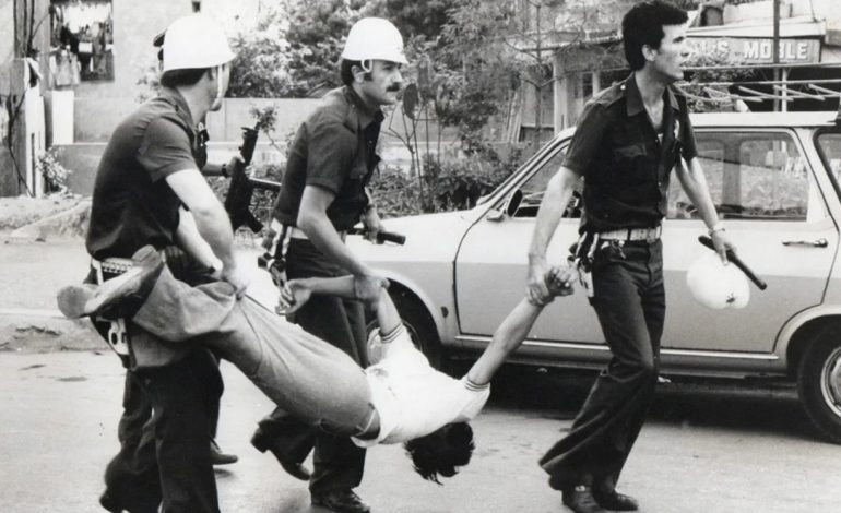 Siyasal partiler kapatılıyor, film tamamen kopuyor, siyaset yasağı geliyor; liderlerden tık yok!