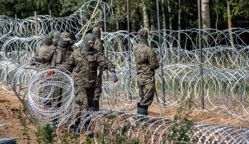Polonyalı asker: Belarus sınırında 240’tan fazla göçmen öldürüldü