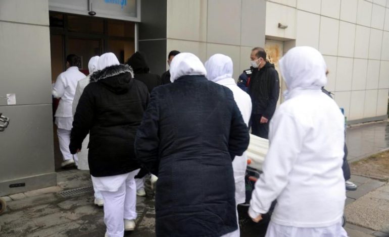 İş yerinde zehirlenme sonrası aynı yemek sürüyor: İşten kaçınma hakkımız var mı?