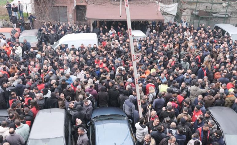 Ücretler ödenmedi, İZENERJİ ve İZELMAN işçileri iş bıraktı