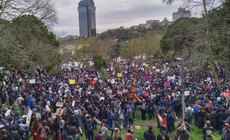 Gençler geleceği görüyor ve değiştirmek istiyor