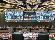 Üç görüntü: Amerikan katarı püfleye püfleye ilerliyor