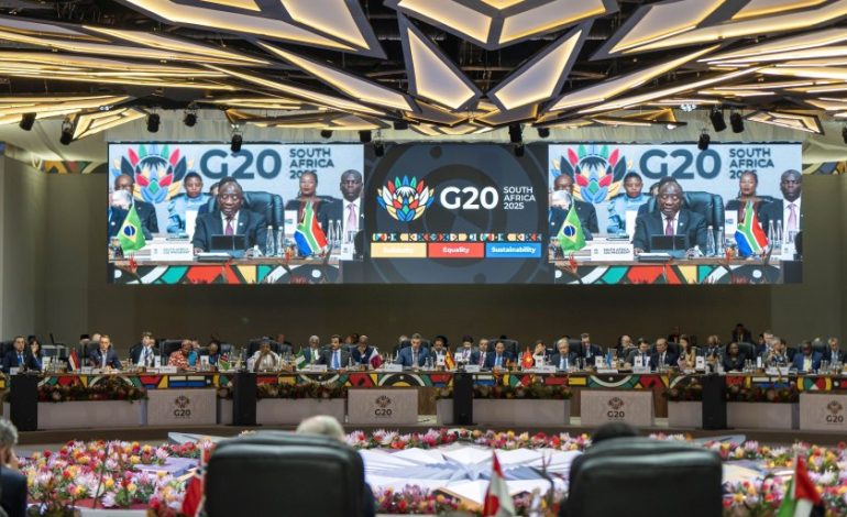 Üç görüntü: Amerikan katarı püfleye püfleye ilerliyor