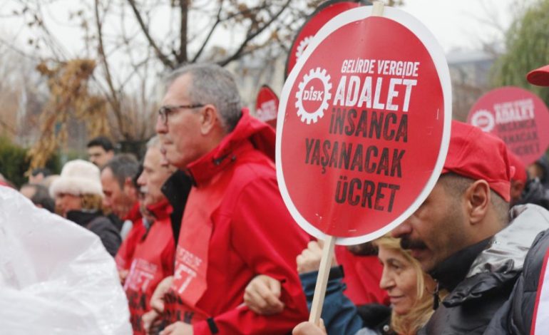 İnsan kalabilmekte inat etmek gerek!