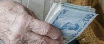 Yaşlı ve engelli aylıkları hesaplara yatırılmaya başlandı