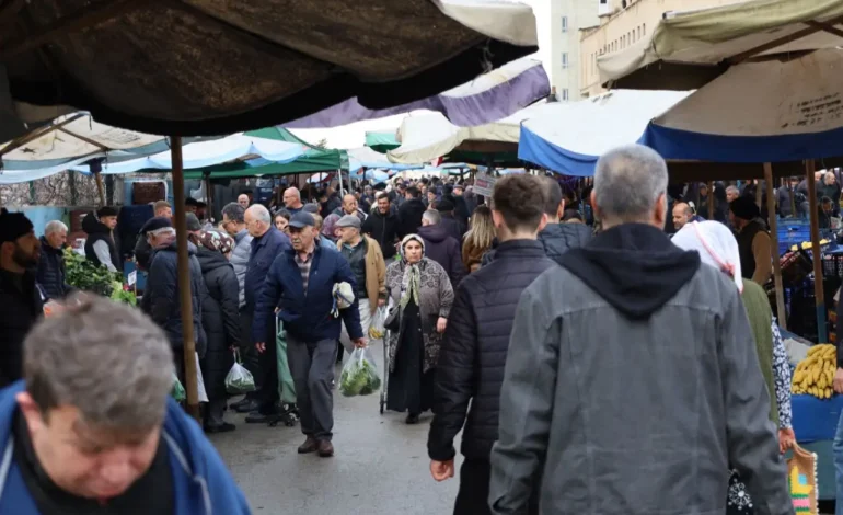 Savaş semt pazarlarını vurdu: Esnaf tezgah açamıyor, satışlar taneyle
