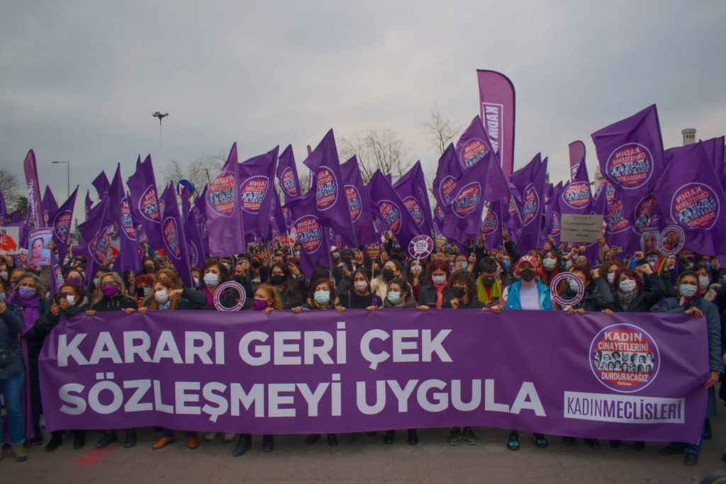 Kadınlar Danıştay kararını protesto etti: İstanbul Sözleşmesi’nden vazgeçmeyeceğiz, kararı tanımıyoruz