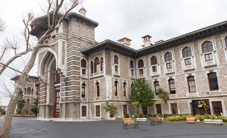 Dikkat! Akbabalar havada daireler çiziyor