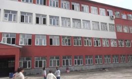 Çocuklar,  çiçek değil savaş uçağı çiziyor!