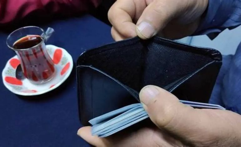 Derinceli yurttaşın gündemi: Kira 25 bin, maaş 20 bin, elma 100 lira