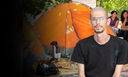 Atanamayan öğretmenlerin sembol ismi Şafak Bay'ın annesi gözaltında