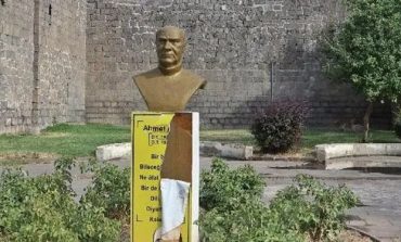 Diyarbakır’daki Ahmed Arif büstüne saldırı