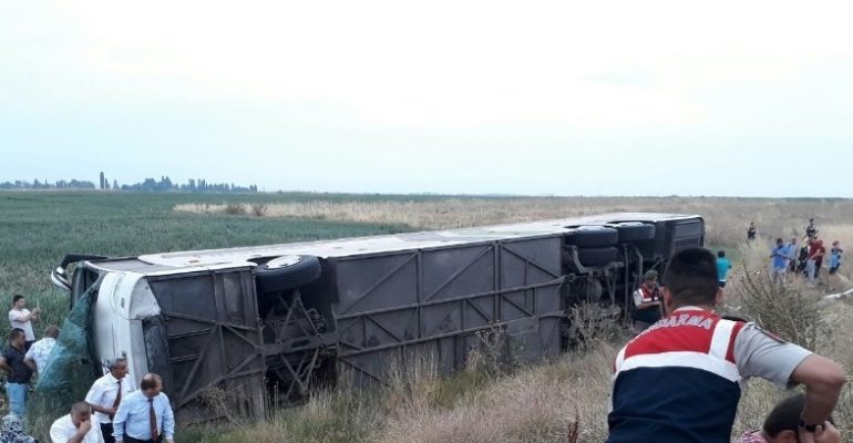 Amasya’da Yolcu Otobüsü Şarampole Yuvarlandı: 5 Ölü, 36 Yaralı