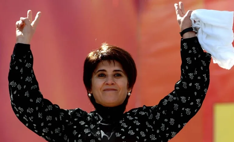 Bursaspor taraftarı Leyla Zana’yı hedef aldı: Faşist refleks tribünlerde sahneye sürüldü