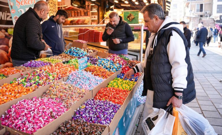 Çalışamayan genç, iş arayan emekli, görünmeyen kadın: 2025’e böyle başlandı