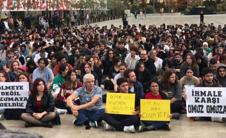 Devlet yurdunda asansör faciası