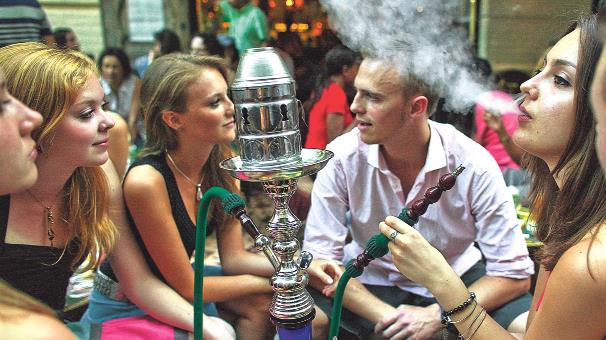 Nargilenin zararları: 1 nargile 4-5 paket sigarayla aynı oranda zehirlenmeye sebep