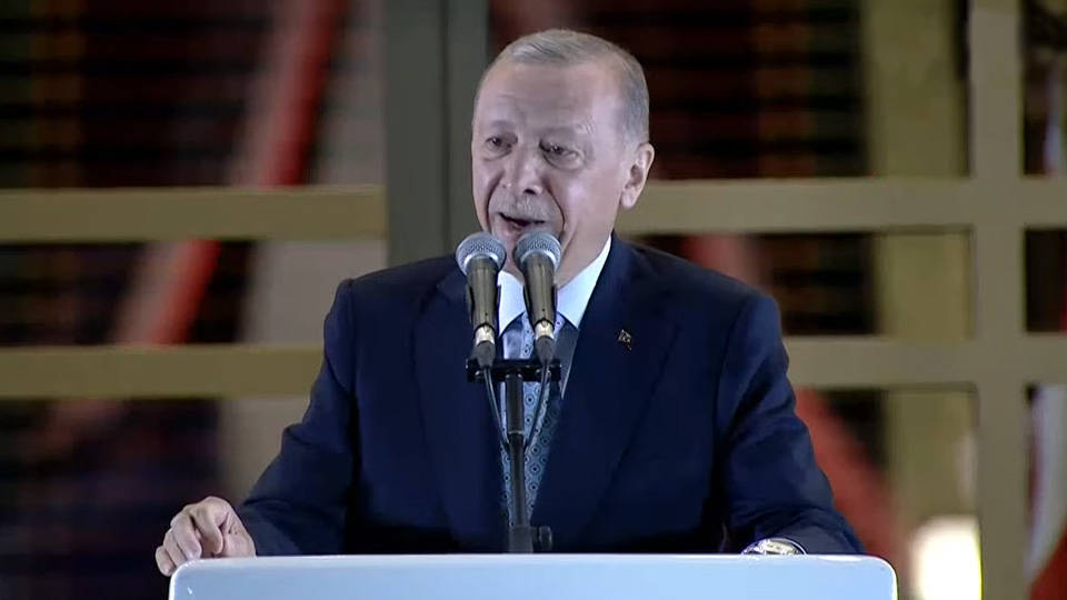 Erdoğan, balkon konuşmasını Saray'dan yaptı