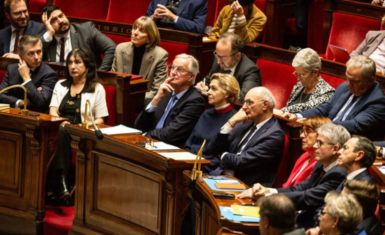 Fransa’da hükümet düştü: Süreçte neler yaşandı, bundan sonra ne olacak?