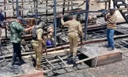 Gine'de kadınlar doğaya zarar veren maden tesislerini yaktı