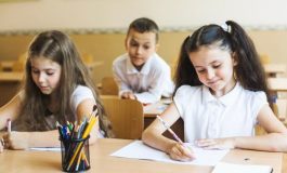 Akademik başarı için öz güven ve öz saygı, okula yönelik gelişen tutumdan daha mı önemlidir?