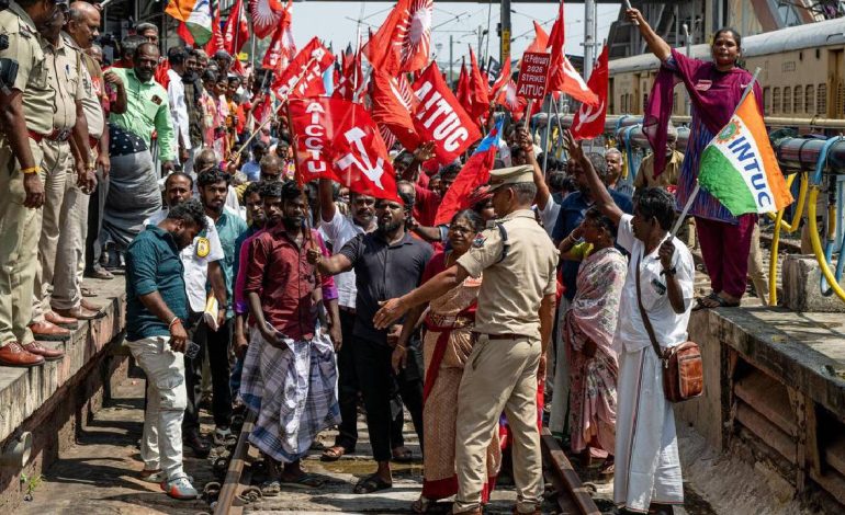 Fabrikalardan tarlalara 300 milyon işçi ayakta