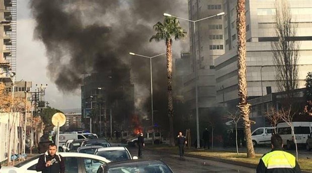 İzmir’de bombalı araç saldırısı