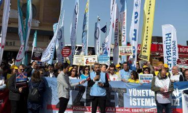 Kadıköy'de 'Eziyet Yönetmeliği'ne tepki: "Ekrana değil hastaya bakmak istiyoruz"