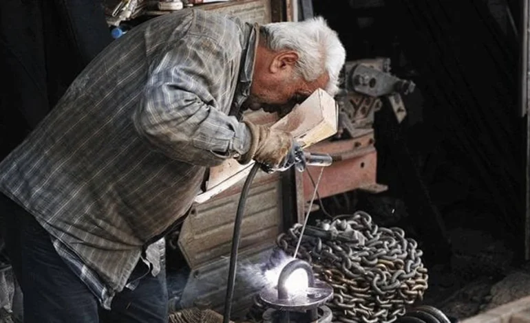 Kayıtlı çalışan sayısı 2 milyonu aştı: Emeklinin geçim imtihanı zorlaştı