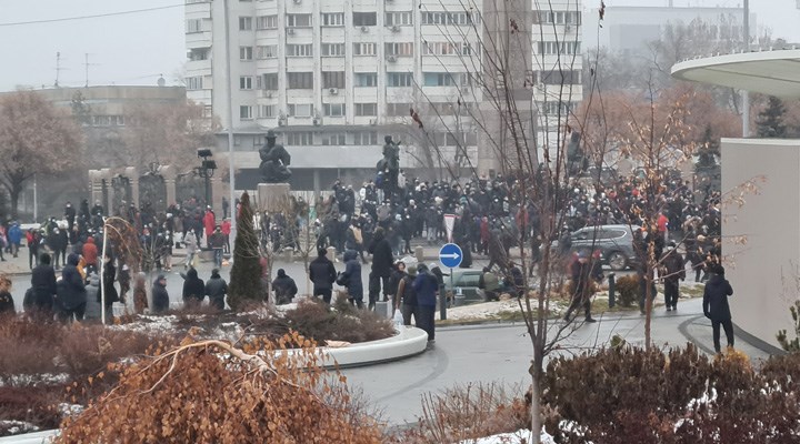 Kazakistan’da eylemler sürüyor: Polis onlarca eylemcinin öldürüldüğünü açıkladı