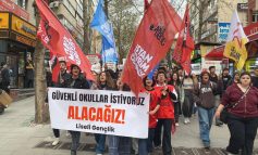 Liseliler güvenli eğitim için MEB'e yürüdü