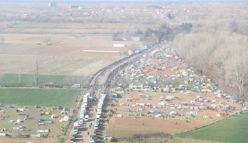 Soylu: 139 bin 70 göçmen Edirne'den sınırı geçti