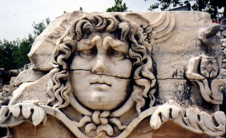 Medusa’nın değişimi ya da başka bir gerçekliği besleyen arketip olarak Medusa