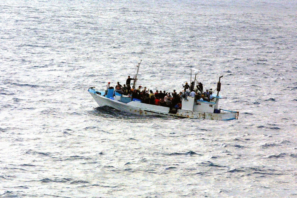 Kanarya açıklarında mülteci botu battı: En az 17 ölü
