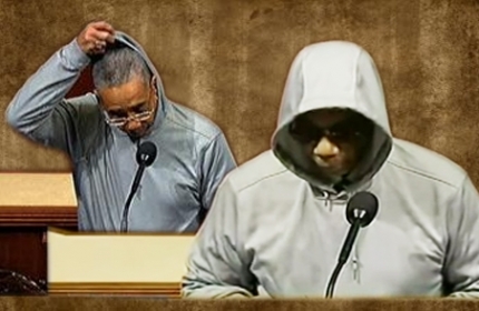 Mecliste Protesto:Gözlük Kapüşon Taktı Atıldı!