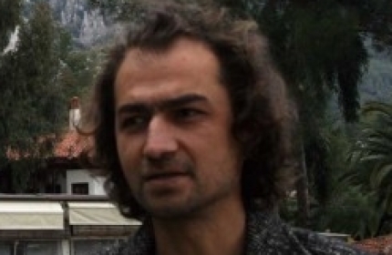 Ne De Olsa Üstümüze Aynı Güneş Vuruyor