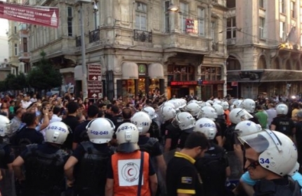 Taksim'de Yeryüzü İftarına Polis Engeli