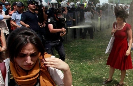 Kırmızılı Kadın’dan Kaçan Kaçan!