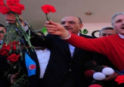 Türk-İş Başkanı Kumlu'ya saldırdılar