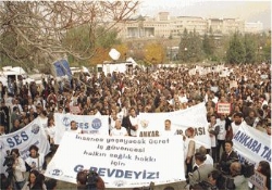 Hemşirelerden Bakanlığa siyah çelenk