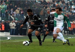 Bursaspor-Beşiktaş maçına bilet kuyruğu