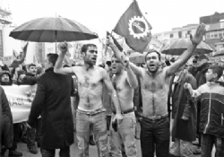 Çemen işçisi yalnız kalmasın!