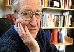Chomsky’nin Batı Şeria’ya girişi engellendi