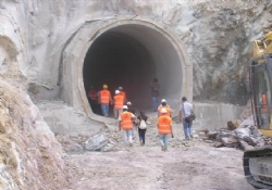 Tünel inşaatında patlama: 6 işçi yaralı