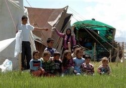 Kan davası korkusundan çadırda yaşıyorlar