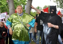 Ataköy’de TOKİ’ye zincirli protesto