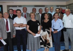 İzmir’de 19 öğretim üyesi CHP’ye katıldı