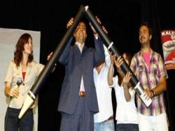 Liseliler Kalem Kırdı!