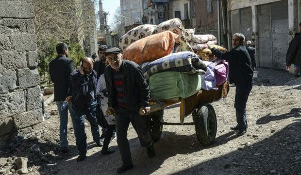 Sur’da kamulaştırmaya tepki: “Çocukluğum, gençliğim gitti hepsini yıktılar”